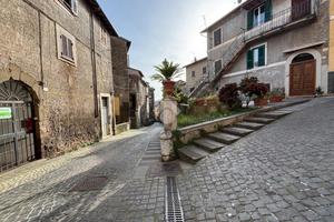 2 LOCALI A GENAZZANO