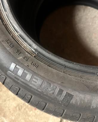 Gomme pirelli 205/55 R 16