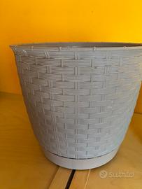 Vasi in ceramica e plastica