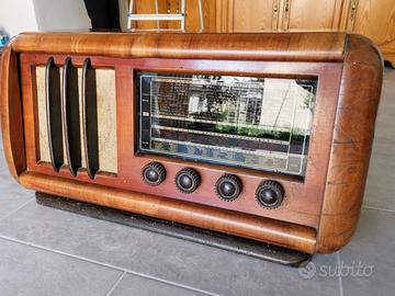 radio d'epoca in legno