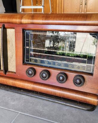 radio d'epoca in legno