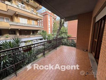 TRILOCALE CON TERRAZZO E POSTO AUTO