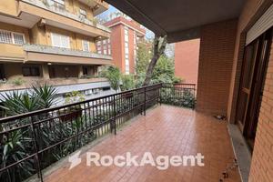 TRILOCALE CON TERRAZZO E POSTO AUTO