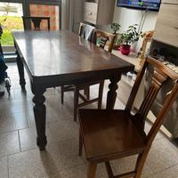 Tavolo legno noce massiccio con sedie