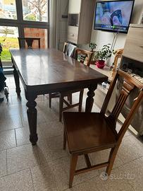Tavolo legno noce massiccio con sedie