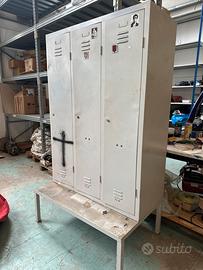 Armadietto in metallo da lavoro