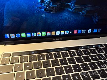 MacBook Pro i9 2,4 GHz, 32 GB, 1 TB, 5500M 8 GB – 