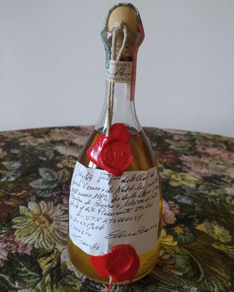 Bottiglia di grappa della distilleria "Vieux Mouli