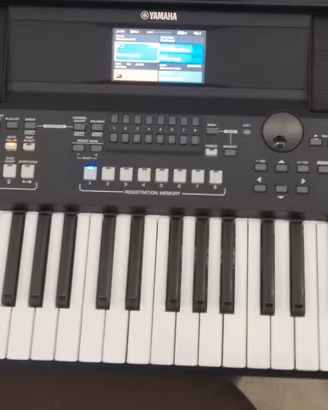 Tastiera Yamaha PSR SX 600