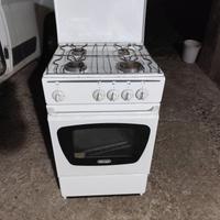fornello a quattro fuochi più forno 