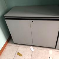 Mobiletto grigio in legno laminato