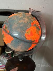 Mappamondo illuminato vintage