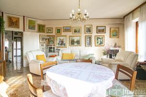 LUMINOSO QUADRILOCALE IN TRIANTE CON BOX