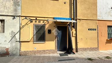 VILLA A SCHIERA A CONSELICE
