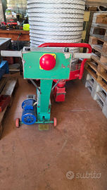 Trainatore carrelli