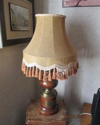Lampada da tavolo in legno stile francese vintage
