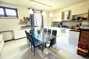 TRILOCALE CON DOPPI SERVIZI!