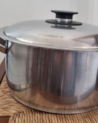Pentola AMC ø 24 h. 12 con coperchio..