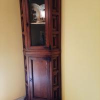 Angoliera con vetrina