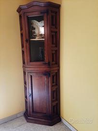 Angoliera con vetrina