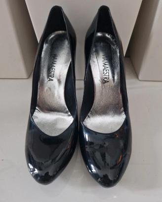 Décolleté donna in vernice nera punta arrotondata 