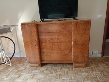 mobile in radica e bici/tavolino