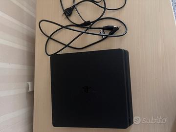 Ps4 con cavo e spina