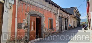Casa singola con cortile e garage a Linguaglossa