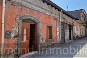 Casa singola con cortile e garage a Linguaglossa