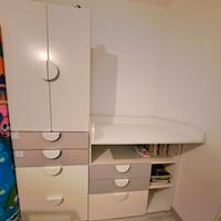 camera componibile bianca e grigia