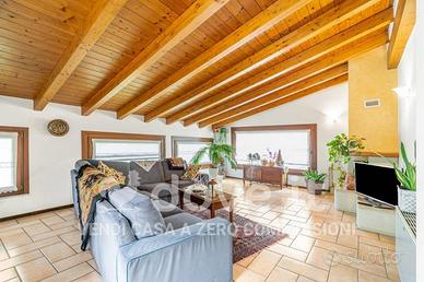 Villa di 150 m² con 5 locali e box auto a Gavardo