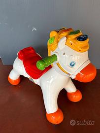 Cavallo cavalcabile con ruote ma anche a dondolo