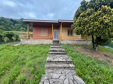 Casa indipendente con ampio giardino