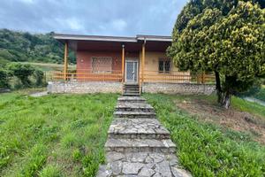 Casa indipendente con ampio giardino