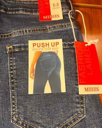 Jeans push up donna nuovi con cartellino.