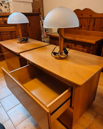 comodini in legno con abat jours abbinate 
