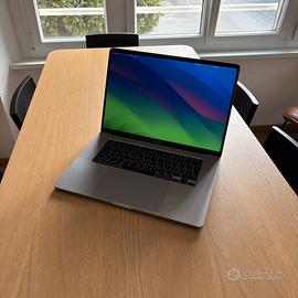MacBook Pro 16” 2019 i7 16GB 512GB SSD