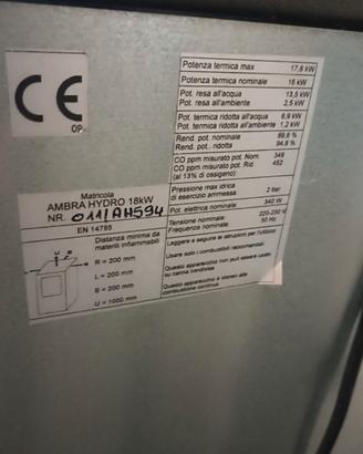 Stufa a pellet  anke per riscaldamento termosifoni