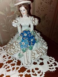 Statuina in porcellana