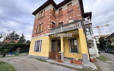3 locali senza spese condominiali con box, posto a