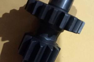 Ingranaggio retromarcia ape 703