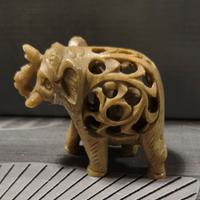 Elefante in pietra ollare (maternità)