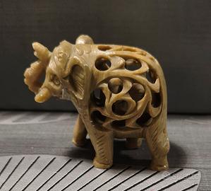 Elefante in pietra ollare (maternità)