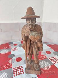 Statua intagliata in legno