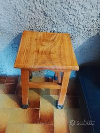sgabelli in legno 