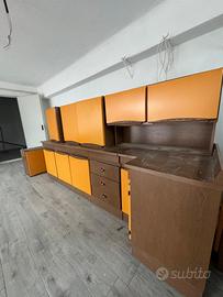 mobili cucina e libreria di 4,5 metri in massello