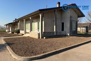 PORZIONE DI BIFAMILIARE CON SCOPERTO DI PROPRIETA'