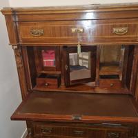 Comò con secretaire e piano con ribalta