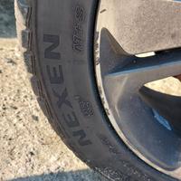  Gomme invernali completi di cerchi in lega 