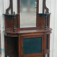 Mobile specchiera antica; 380€.
